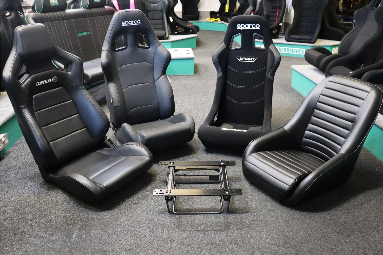 Motorsport racing seats with mounting hardware
